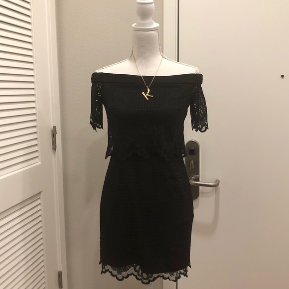 Topshop Dresses & Skirts - Topshop off shoulder black lace dress size 6